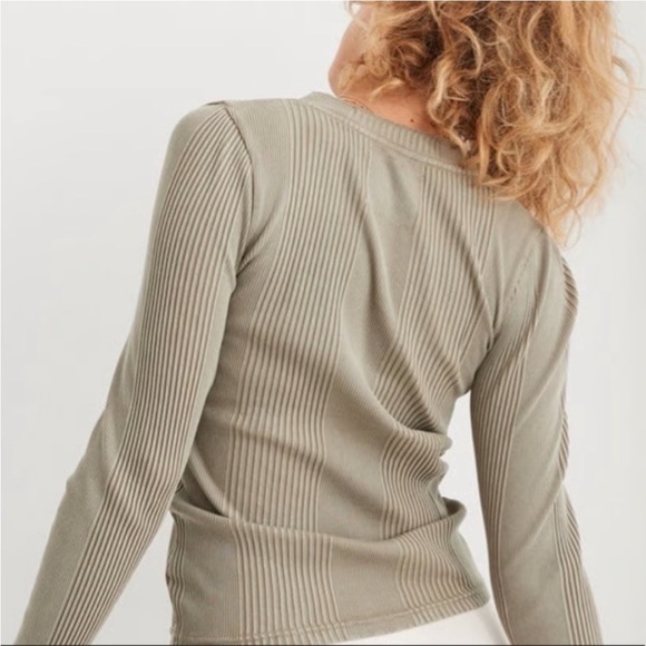 Aerie Road Trip '90s Ribbed Knit Long Sleeve Henley T-Shirt Olive Green XS - Picture 3 of 9